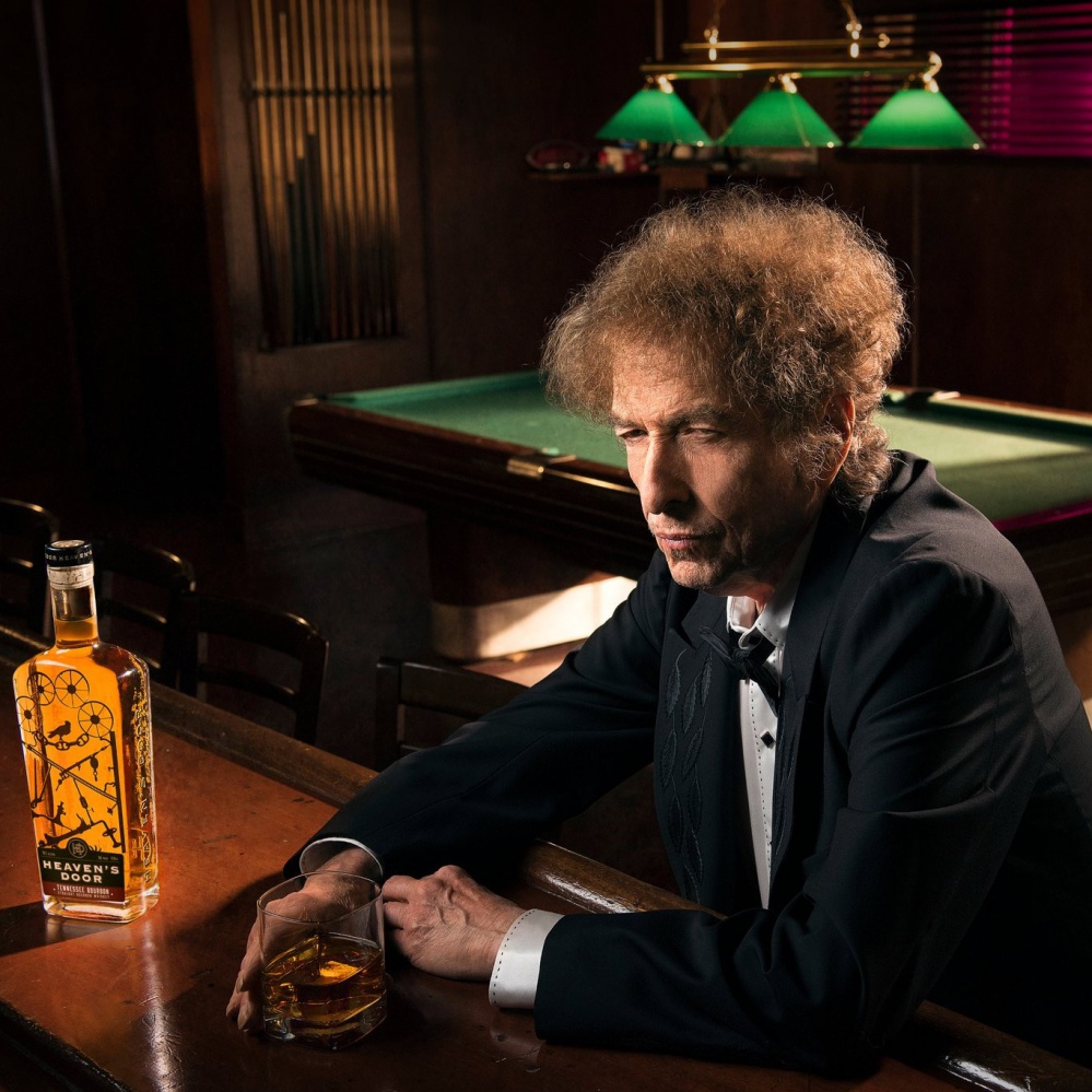 Dylan firma una linea di whiskey