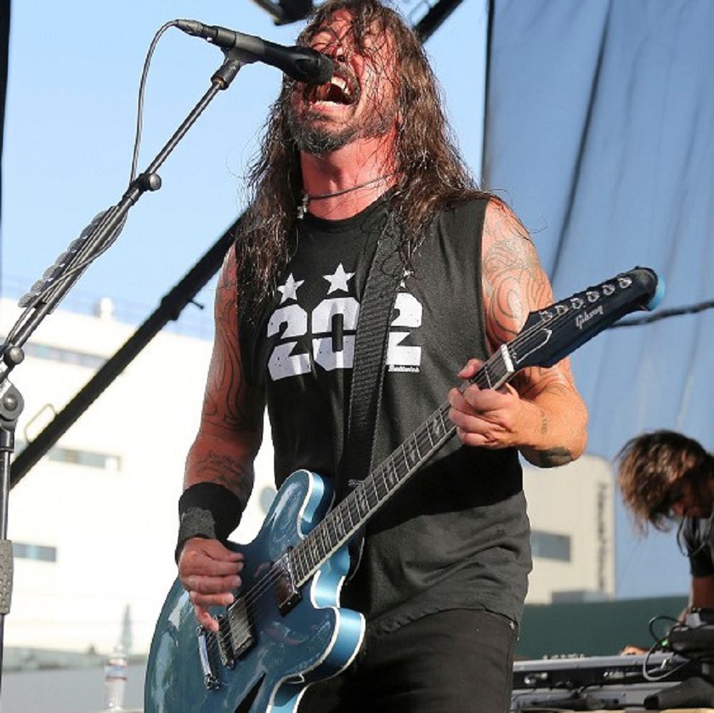 Super Bowl, in un video i Foo Fighters diventano giocatori di football