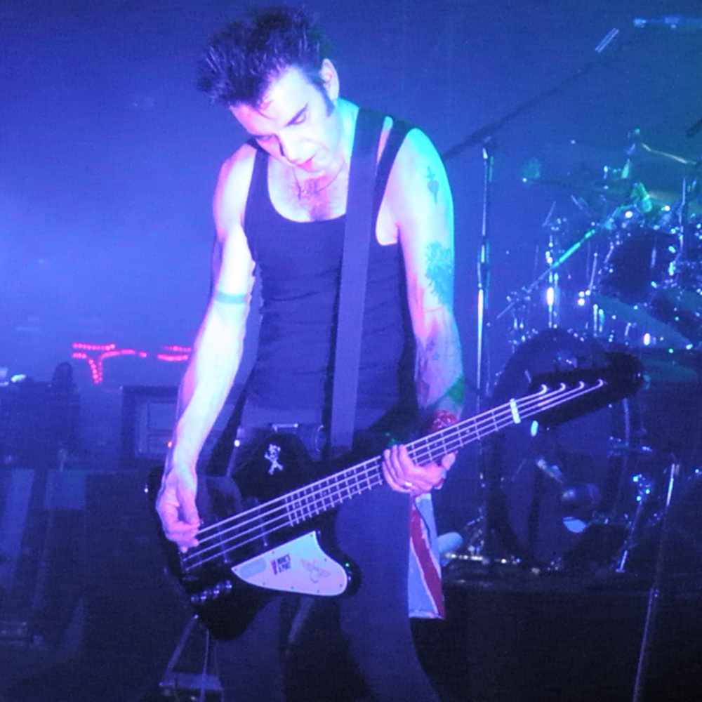 The Cure, Simon Gallup sostituito dal figlio