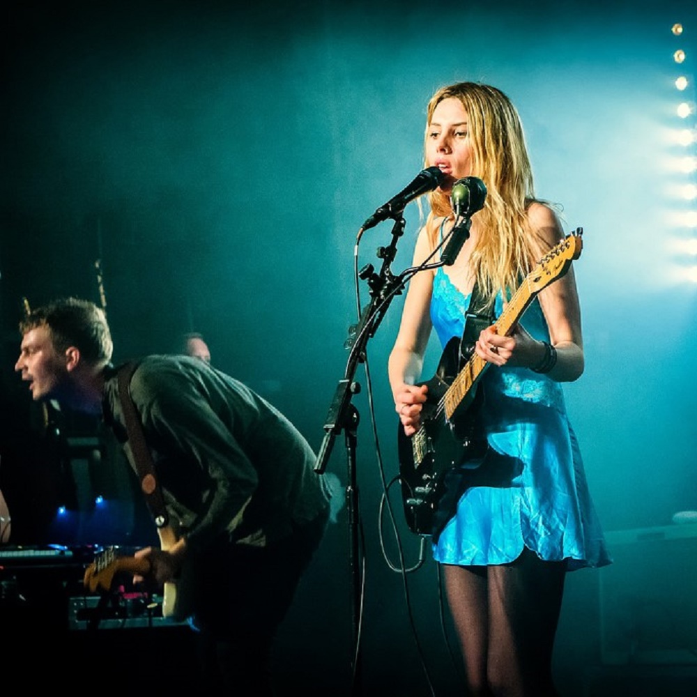 Wolf Alice a Radiofreccia: "Invitati dai Foo Fighters per una grigliata. Ora suoniamo con loro e QOTSA"