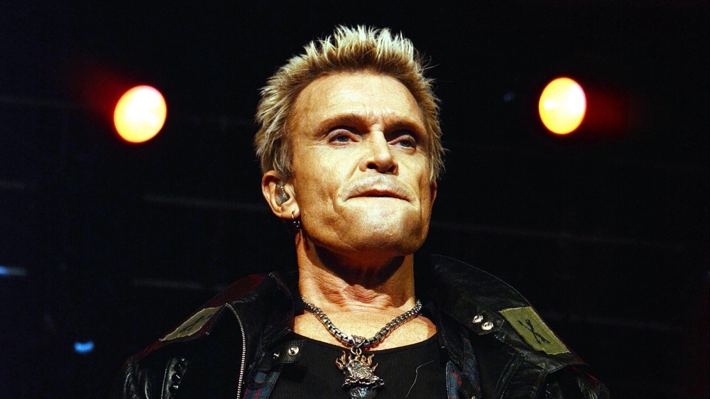 Billy Idol parla dell'utilizzo controverso della svastica nel punk