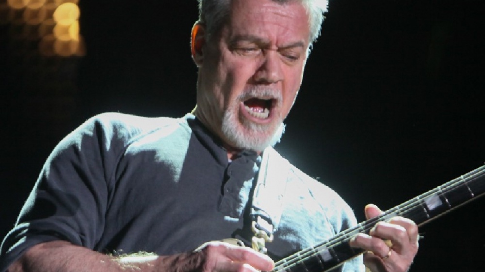 Eddie Van Halen fuori dall'ospedale