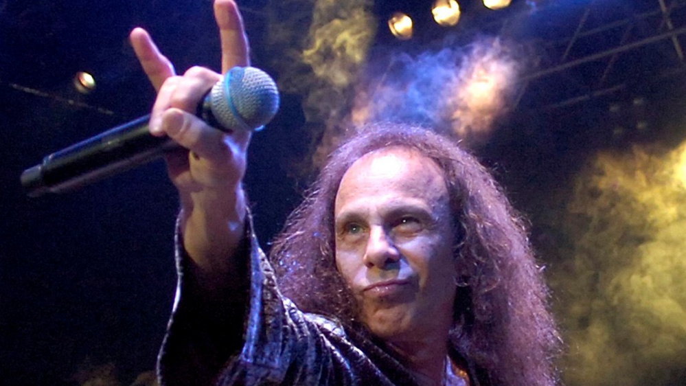 Geezer Butler: "Il gesto delle corna? Dio lo ha copiato da me ai tempi dei Sabbath"