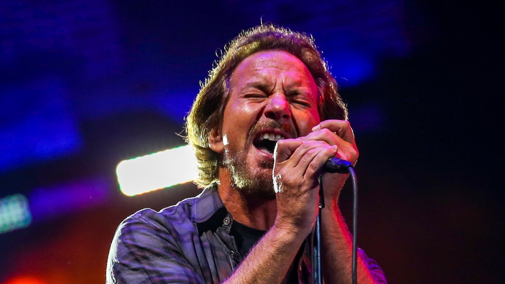 I Pearl Jam tornano dal vivo e omaggiano Taylor Hawkins