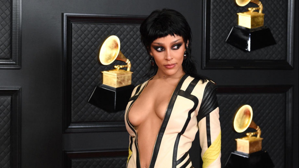 La superstar Doja Cat ha registrato una cover di Celebrity Skin per uno spot