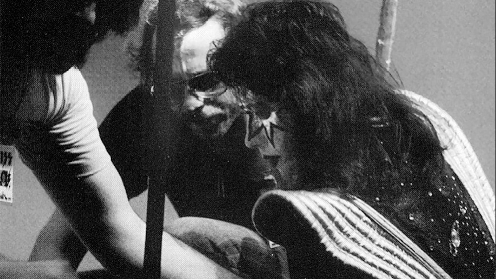Rock, rischi e papere: tra incidenti tecnici e folklore del palco