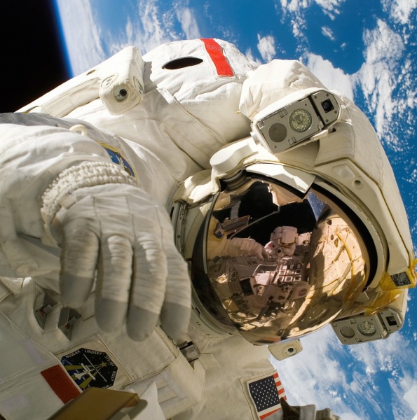 12 canzoni spaziali per la 'Giornata internazionale del volo umano nello spazio'
