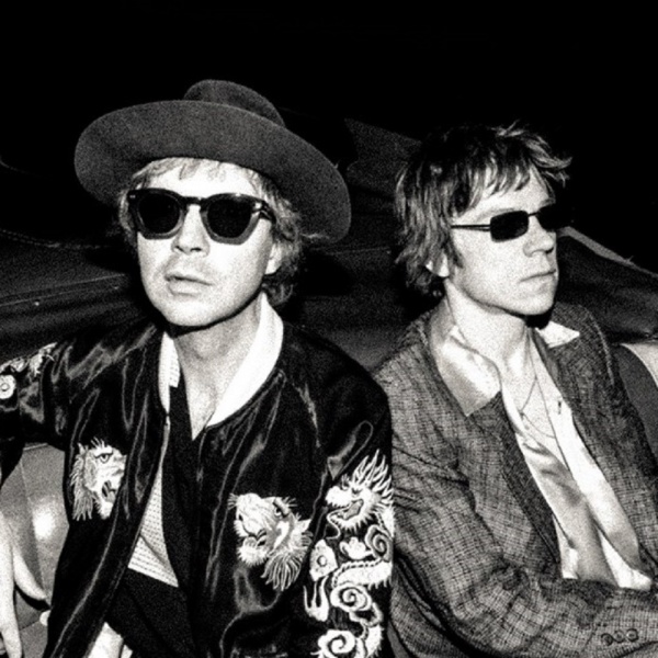 Cage The Elephant e Beck insieme per 'Night Running'