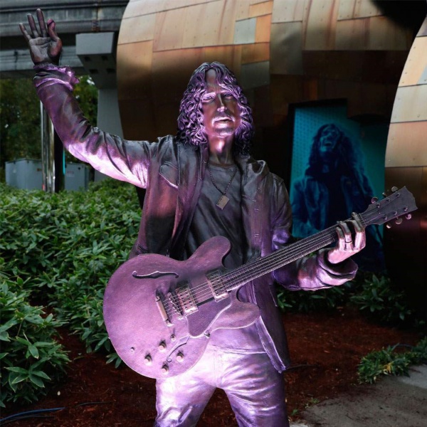 Chris Cornell, svelata la statua
