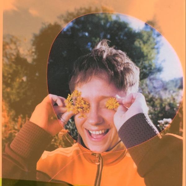 Conor dei nothing but thieves annuncia il primo ep come man made