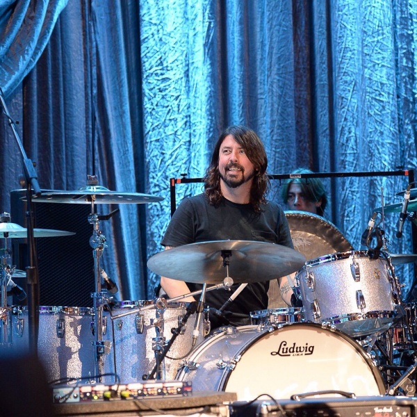 Dave Grohl, è uscito "Play"