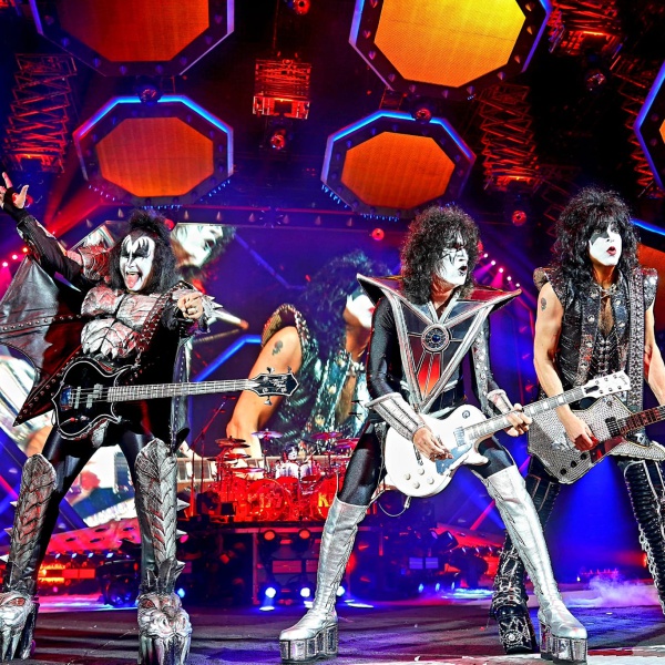 Kiss перепутала Австрию с Австралией.