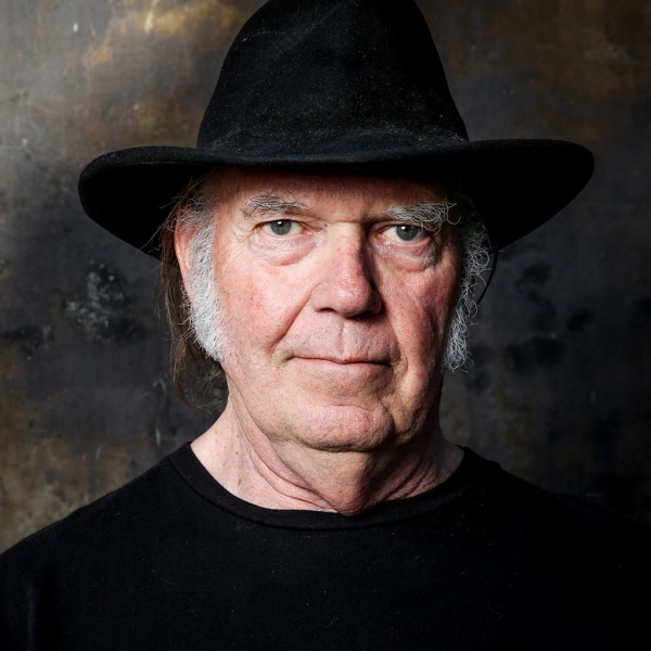 Neil Young keeps on rockin', anche senza corrente