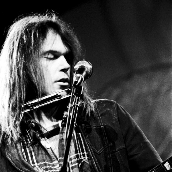 Neil Young, tutta la sua vita a pagamento