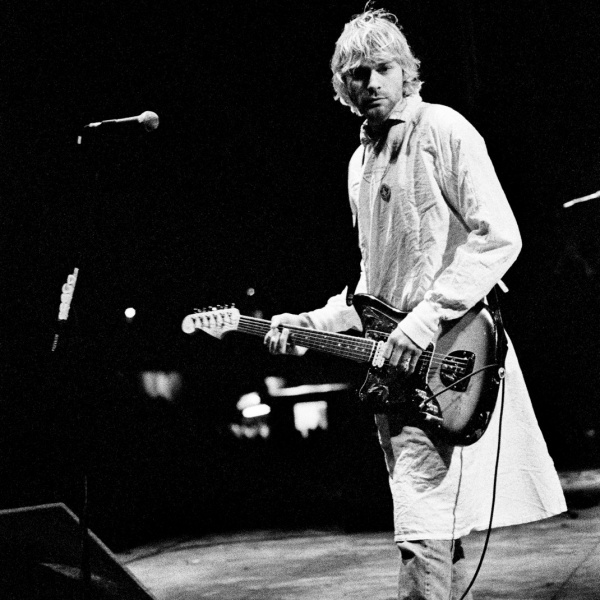 Nirvana, all'asta il camice indossato da Cobain a Reading