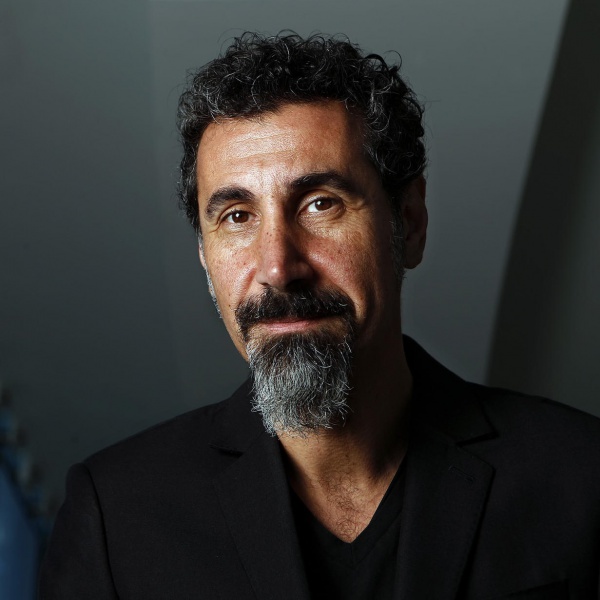 Serj Tankian regala un brano ai fan