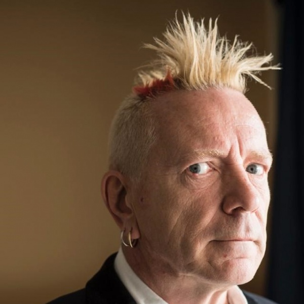 Sex Pistols John Lydon Accusa La Band Di Lucrare Sulla Morte Della Regina Radiofreccia 