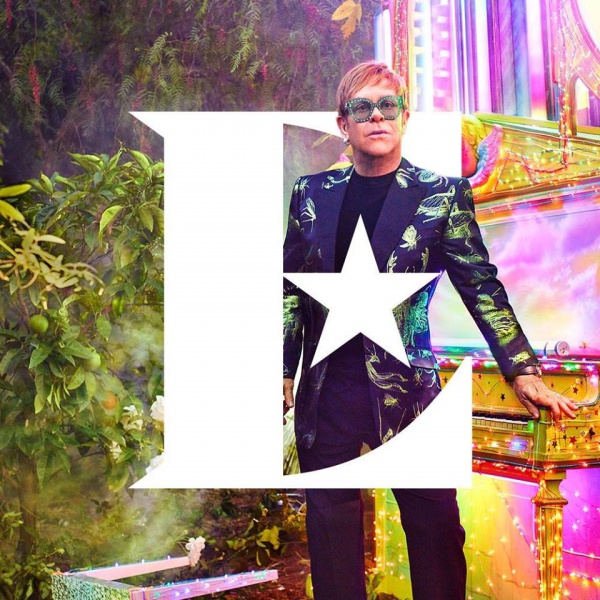 Sir Elton John dà l'addio al palco
