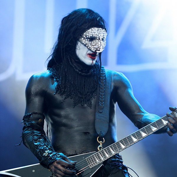 Wes Borland in una particolare performance 'concettuale'