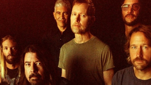 25 anni di Foo Fighters nel video Times Like Those