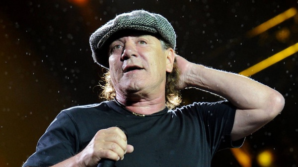 AC/DC: perché Brian Johnson porta sempre il cappello?