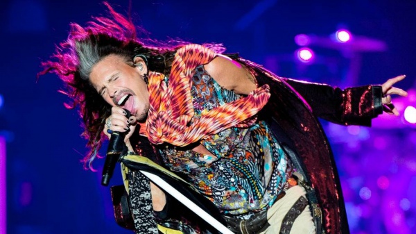 Aerosmith, Steven Tyler entra in rehab e annulla gli show