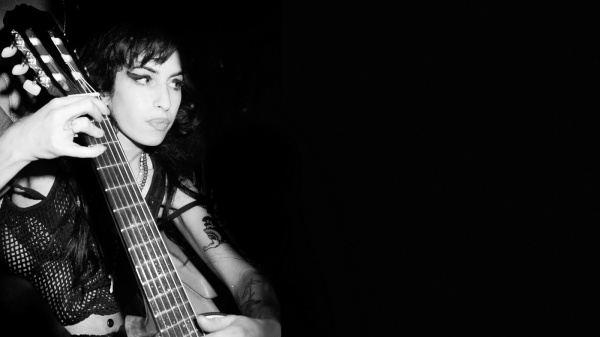 Amy Winehouse: la chitarra rappresenta la musica che è dentro di me