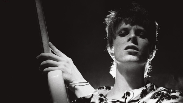 Bowie, in arrivo a giugno il box Rock'n'Roll Star!