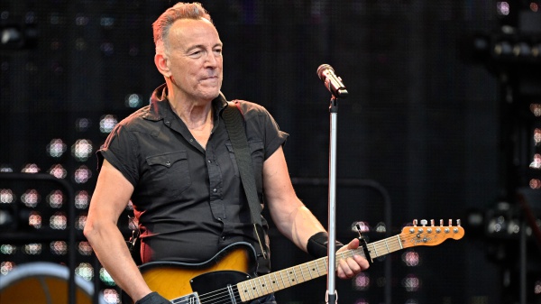 Bruce Springsteen ha invitato due fan sul palco per la proposta di matrimonio
