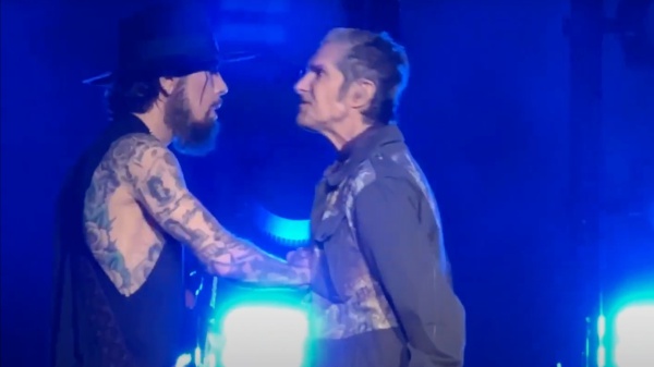 Dave Navarro lascia i Jane’s Addiction? Il post dopo la lite con Perry Farrell