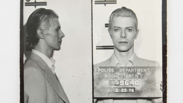 David Bowie, all'asta la sua foto segnaletica