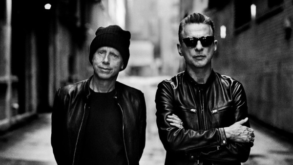Depeche Mode ospiti alla finale di Sanremo. Le loro apparizioni sul palco dell'Ariston