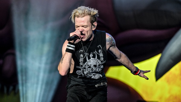 Deryck Whibley denuncia gli abusi del primo manager dei Sum 41