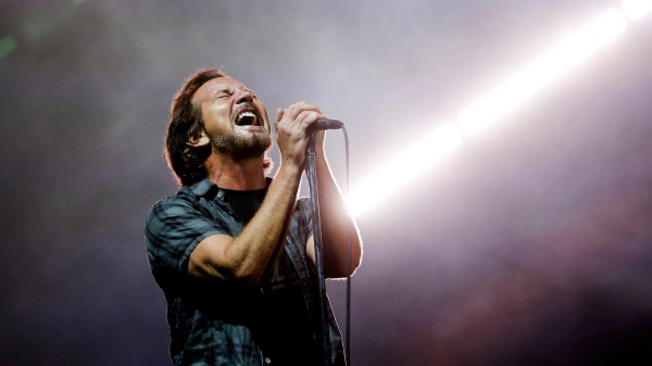 Eddie Vedder, "Earthling" è il nuovo album, ascolta 'Long Way'