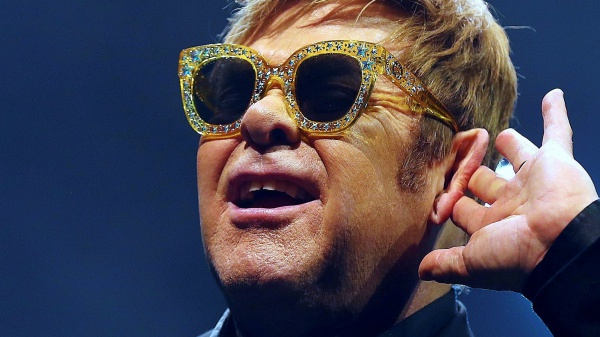 Elton John: “Nessuno ha bisogno di un altro mio disco al momento”
