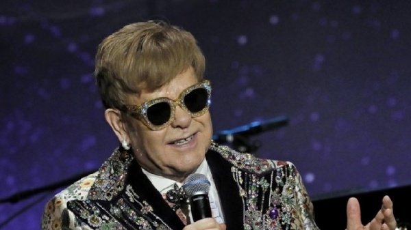 Elton John e la passione per i dischi