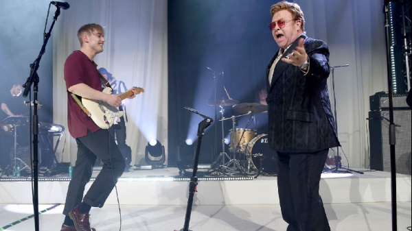Elton John e Sam Fender insieme per 'Will We Talk?'