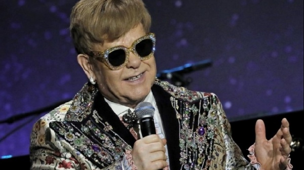 Elton John: "Non so scrivere i testi"