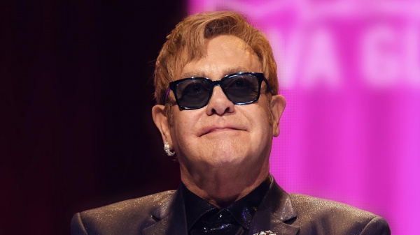 Elton John tra i paperoni del rock