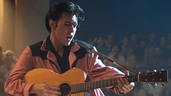 Elvis, il regista Baz Luhrmann: "Sarà ritratto come un supereroe"