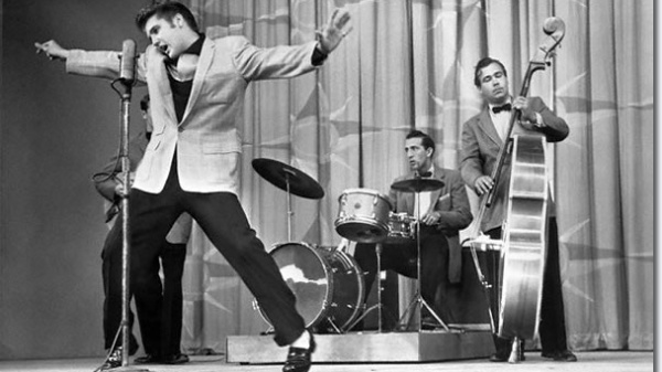 Elvis Presley e la scandalosa esibizione di Hound Dog
