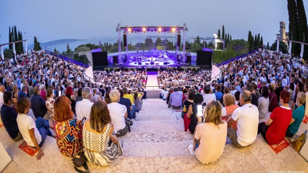 Festival Tener-a-mente 2025: 14 Concerti, “Più Luce!” e una Novità per il 2026
