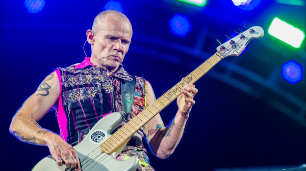 Flea, il bassista dei Red  Hot Chili Peppers torna al cinema