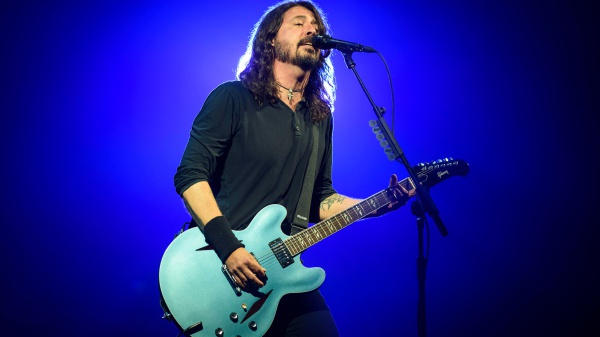 Foo Fighters, ascolta il nuovo brano Under You
