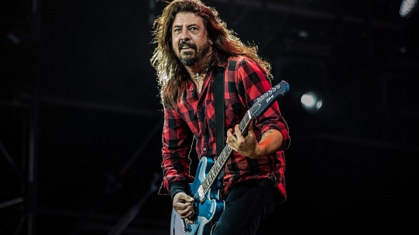 Foo Fighters, le celebrazioni per i 25 passano dal "The Van Tour"