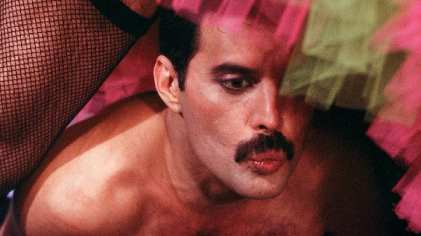 Freddie Mercury, nuovo video per 'Living On My Own'