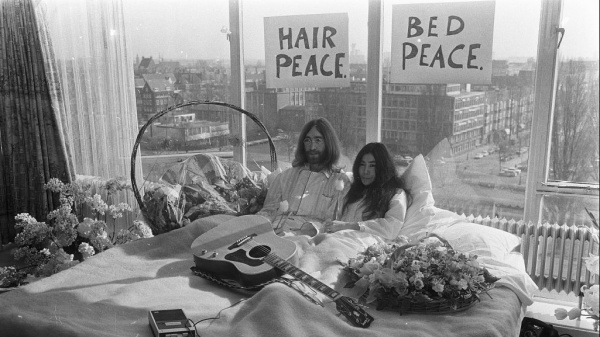 Give Peace A Chance, l'inno pacifista di John Lennon e Yoko Ono