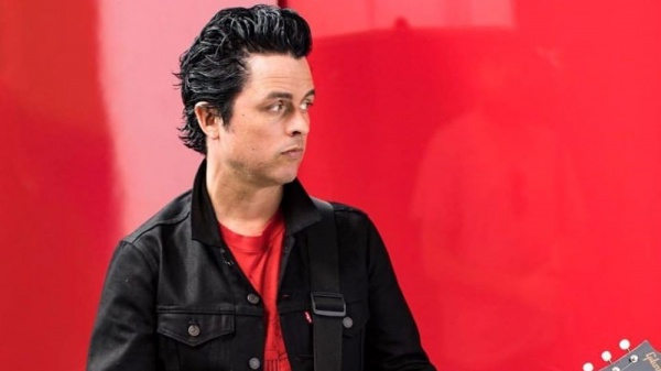 Green Day, Billie Joe Armstrong canta in Italiano. Ascolta Amico !