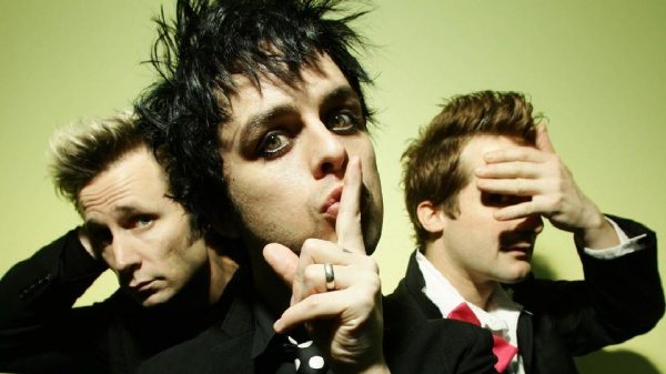 Green Day, Billie Joe Armstrong pubblica una cover 'da cameretta' di 'I Think We're Alone Now'