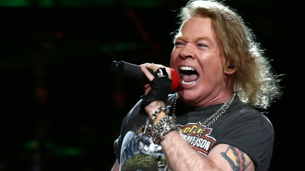 Guns N'Roses, Axl Rose ospite del concerto di Carrie Underwood